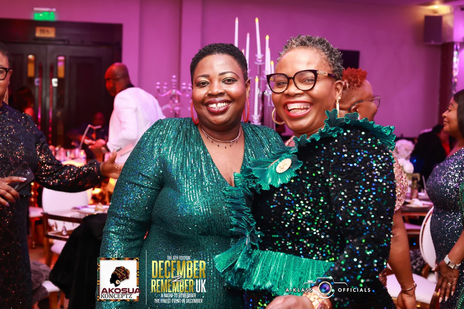 Two guests in emerald sequins side by side in the ballroom